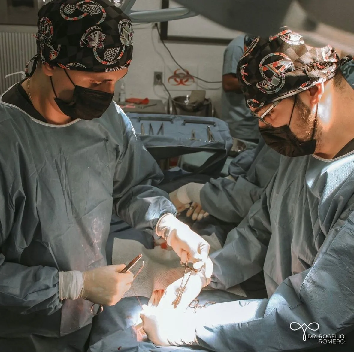 El doctor durante una cirugía